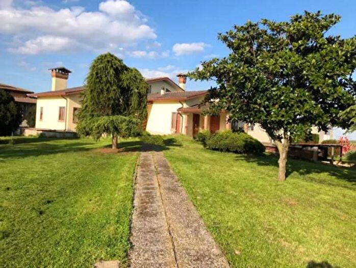 Casa con 6 locali in vendita in Viale della Rinascita, Codigoro