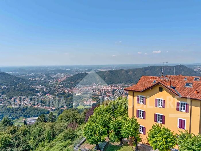 Appartamento con 5 locali in vendita in Via Pacinotti, Como