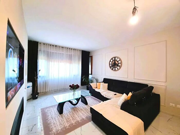 Appartamento con 5 locali in vendita in Ippolito Nievo, Cascina