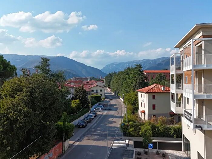 Appartamento con 5 locali in vendita in Via Cereria, Bassano Del Grappa