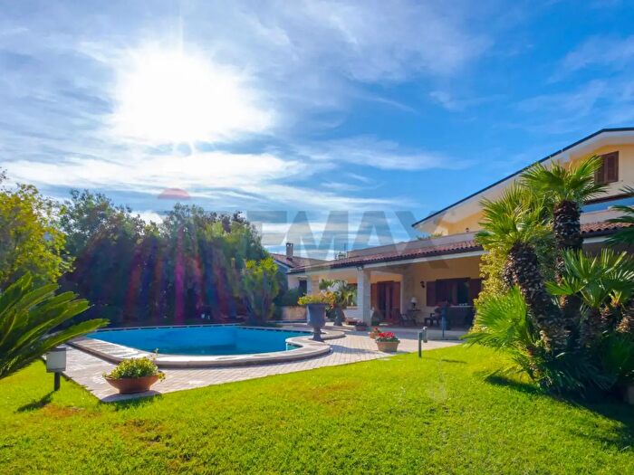 Casa con 10 locali in vendita in Via Algardi, Casamassima