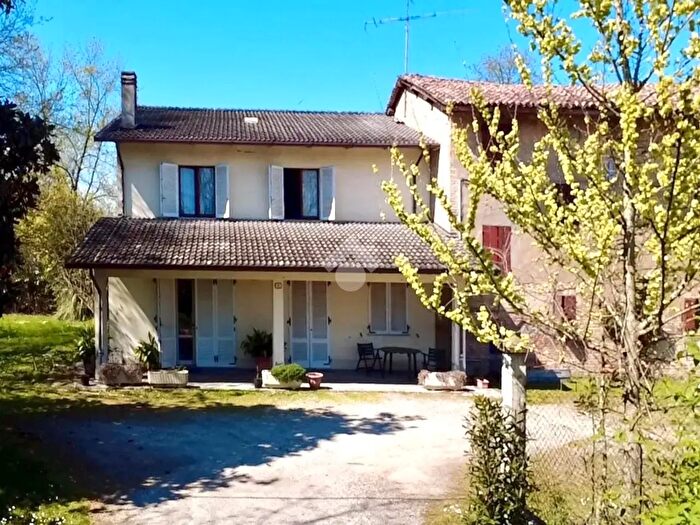 Casa con 6 locali in vendita in Via Cristoforo Colombo, Novellara