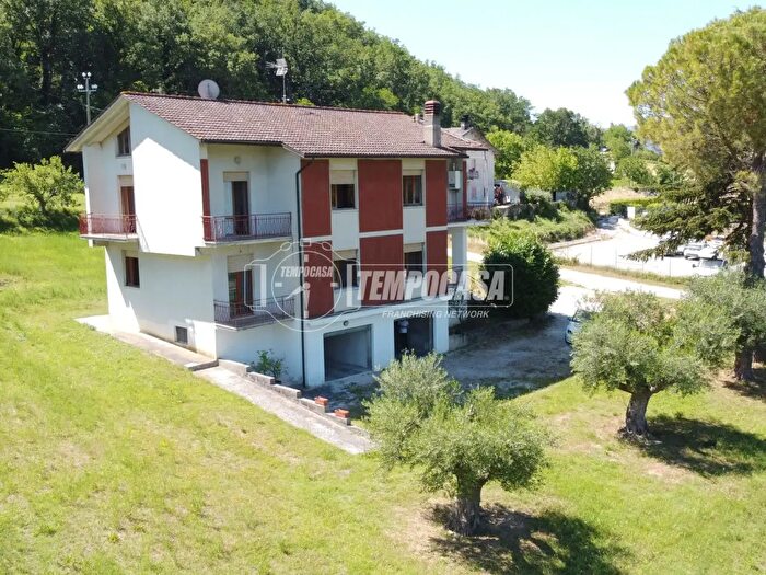 Casa con 5 locali in vendita in Contrada Pianibianchi, Tolentino