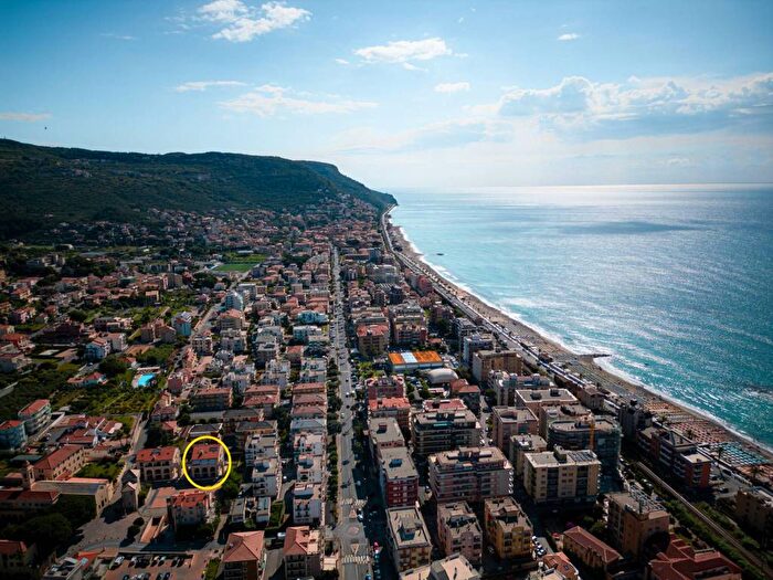 Appartamento trilocale in affitto in Via Luigi Ghirardi, Centro, Pietra Ligure