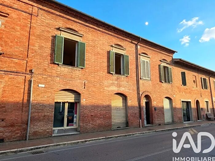Casa con 9 locali in vendita in Via della Resistenza, Montepulciano