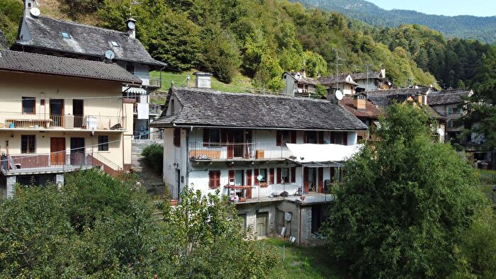 Casa quadrilocale in vendita in Frazione Bertonio, Varzo