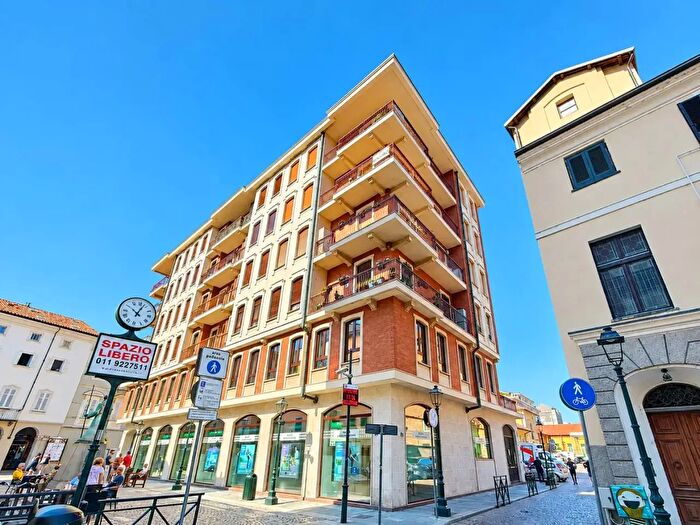 Appartamento con 6 locali in vendita in Piazza Beato Angelo Carletti c, Chivasso