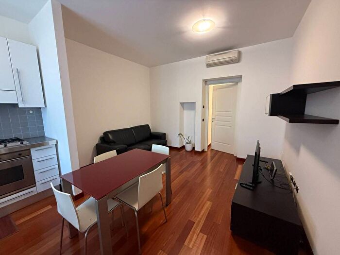 Appartamento bilocale in affitto in Via Lazzaro Papi, Porta Romana Medaglie dOro, Milano