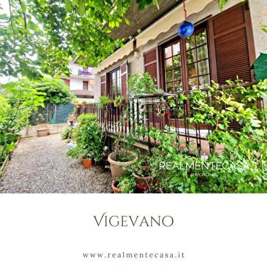 Casa con 6 locali in vendita in Corso Torino, Vigevano