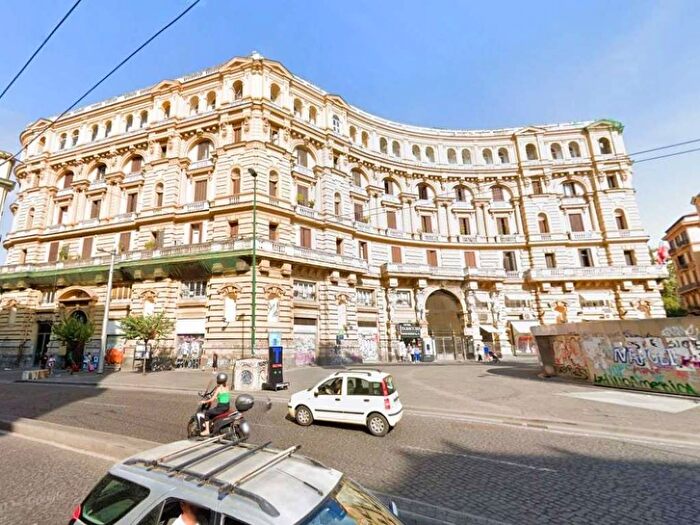 Appartamento bilocale in affitto in piazza NICOLA AMORE, Centro Storico, Napoli