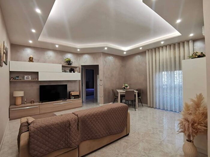 Appartamento trilocale in vendita in Via Garigliano, Macerata Campania