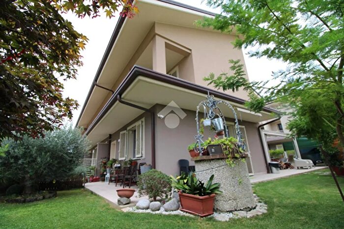 Casa con 5 locali in vendita in Via G Deledda, Gambettola