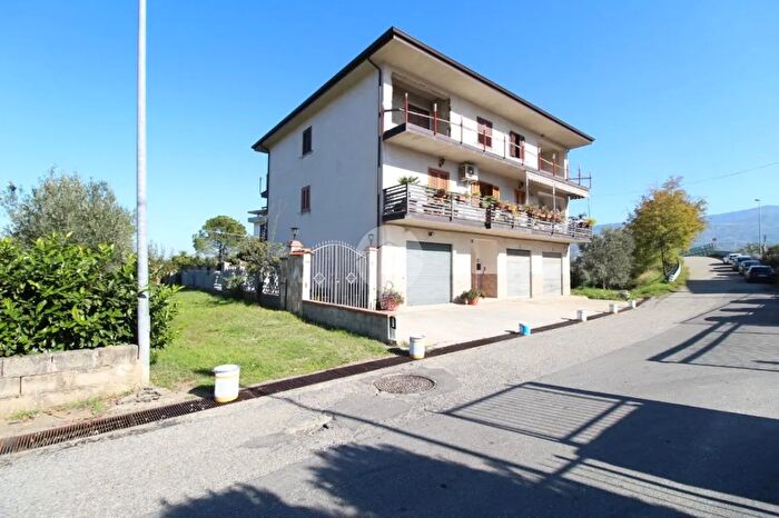 Appartamento trilocale in vendita in Via Pantoni, Montalto Uffugo