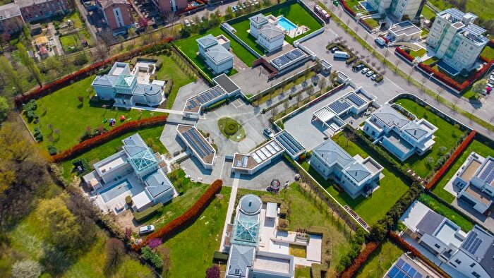 Casa con 6 locali in vendita in Via Gennaio, Parma