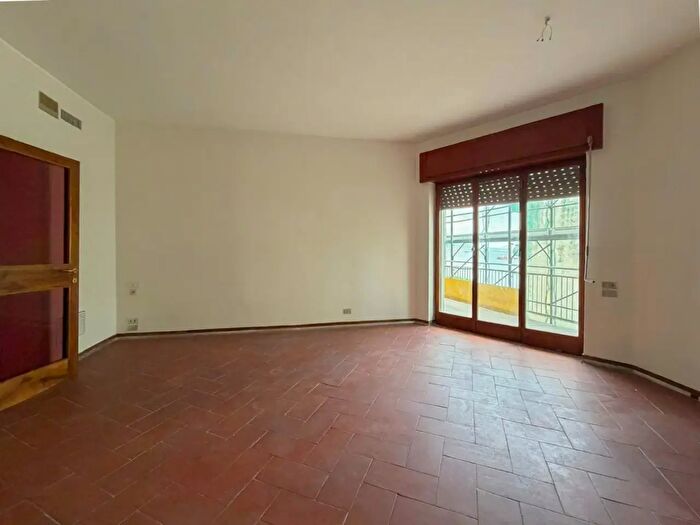 Appartamento con 5 locali in vendita in Rampe di Sant Antonio, Napoli