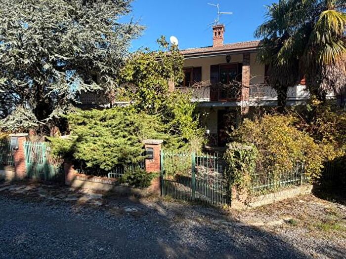 Casa con 6 locali in vendita in Località Risoli, Gropparello