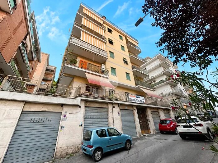 Appartamento trilocale in vendita in Via Francesco Bulgarini, Tivoli