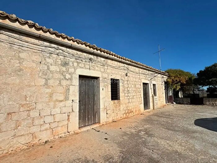 Casa quadrilocale in vendita in Modica