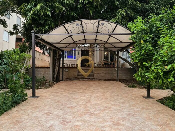 Casa quadrilocale in vendita in Via Materdomini, Brindisi