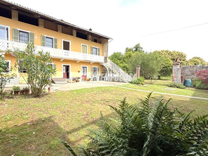 Casa con 5 locali in vendita in Via Roncalle, Cossano Canavese
