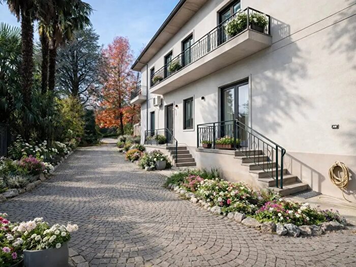 Casa con 10 locali in vendita in Via Rosta, Rivoli