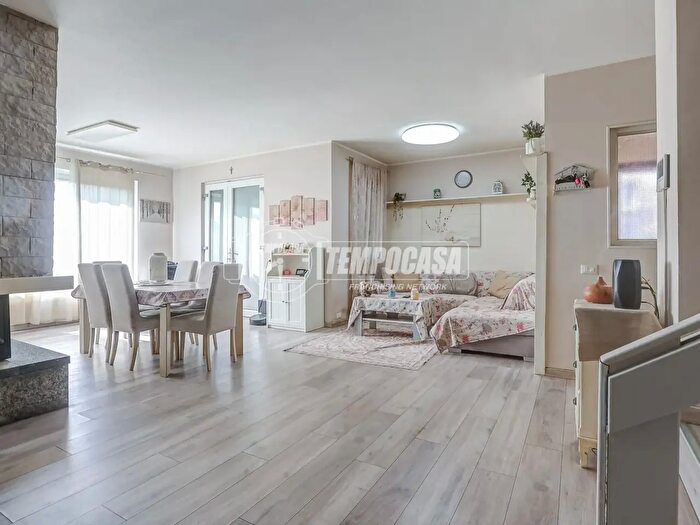 Casa con 5 locali in vendita in Via Cascina Ferrari, Luino