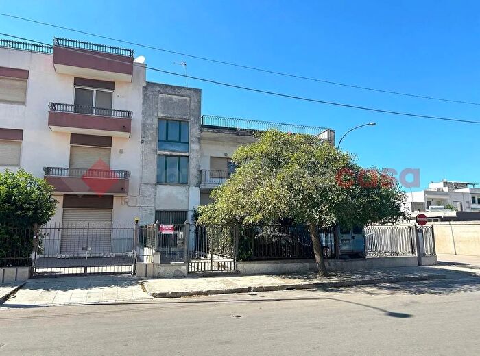 Casa con 5 locali in vendita in Via della Repubblica, Poggiardo