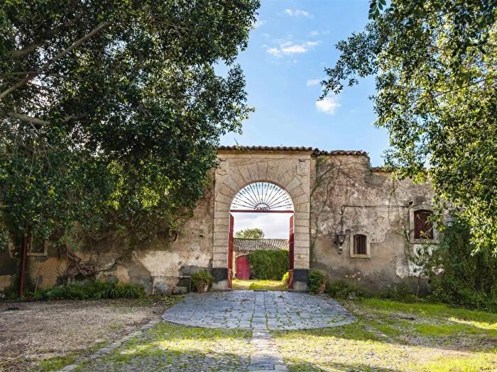 Casa con 13 locali in vendita in Contrada Sigona Grande, Lentini