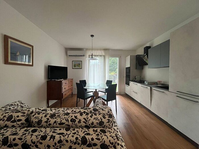 Appartamento trilocale in affitto in Via Decorati al Valor Civile, Paltana Mandria, Padova