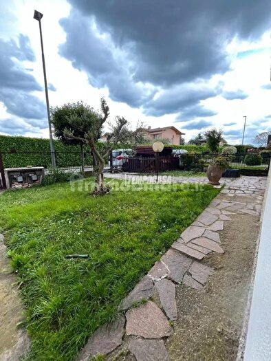 Appartamento con 5 locali in vendita in Treviolo