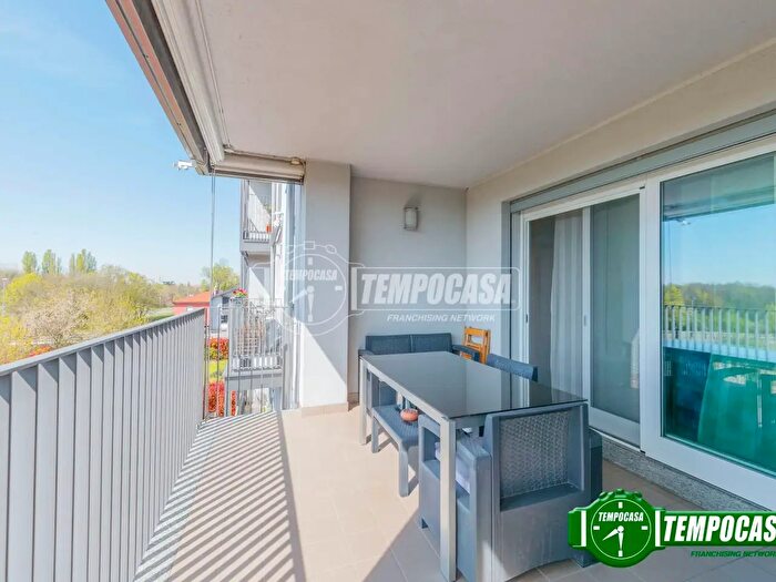 Appartamento trilocale in vendita in Via Cesare Battisti, Pero