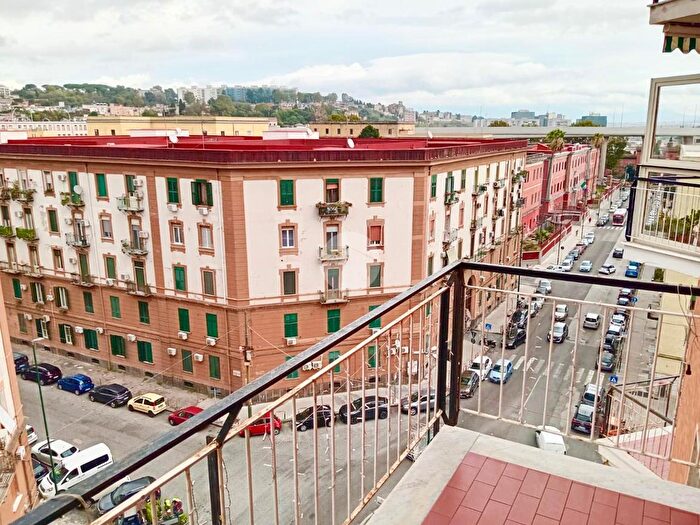 Appartamento quadrilocale in vendita in Via Colonnello Carlo Lahalle, Napoli