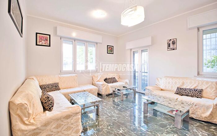 Casa con 5 locali in vendita in Novara