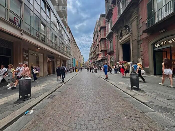 Appartamento bilocale in affitto in Via Toledo, Napoli