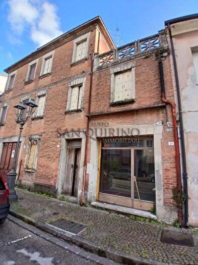 Casa quadrilocale in vendita in Via Roma, Quingentole