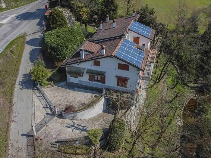 Casa con 10 locali in vendita in Via Campania, Monte San Pietro