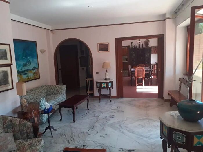 Appartamento con 5 locali in vendita in Via Vito Sinisi, Roma