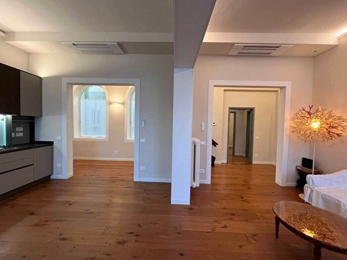 Appartamento con 6 locali in affitto in Via Alfonso La Marmora, San Marco SS Annunziata, Firenze