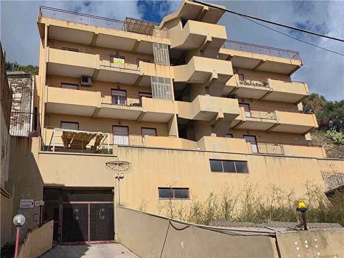 Appartamento quadrilocale in vendita in Via Comunale Santo, Messina