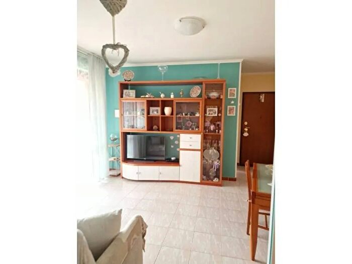 Appartamento trilocale in vendita in Via Guglielmo Carpioni, Roma