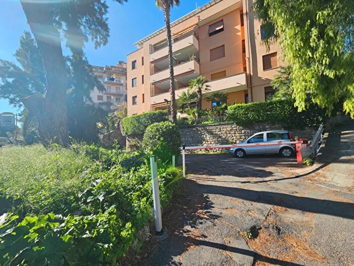 Appartamento trilocale in vendita in Corso Marconi, Sanremo