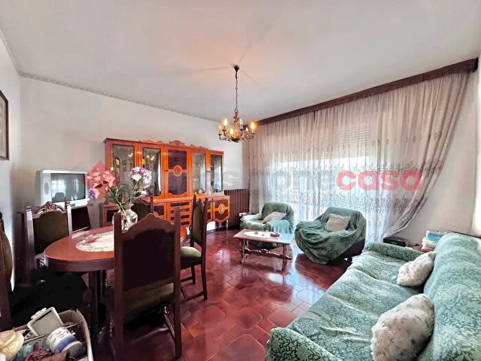 Appartamento trilocale in vendita in Via Ceserio, Oleggio Castello