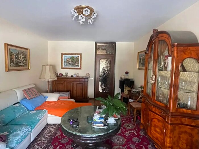 Appartamento con 5 locali in vendita in Via San Dona, Venezia