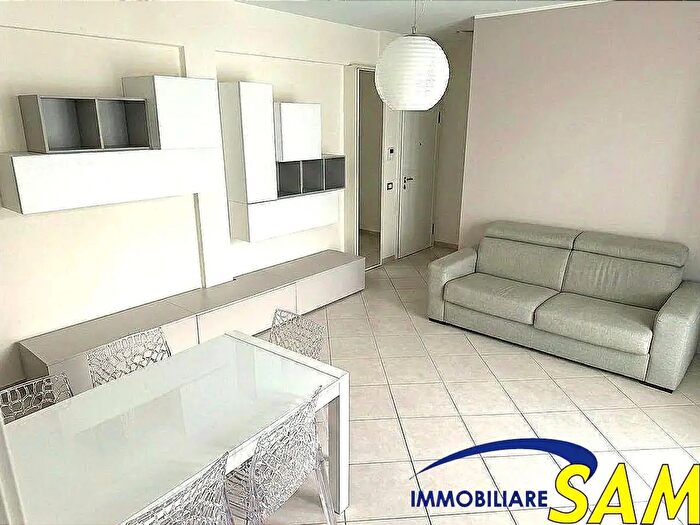 Appartamento trilocale in affitto in Via Cervignano, Milano