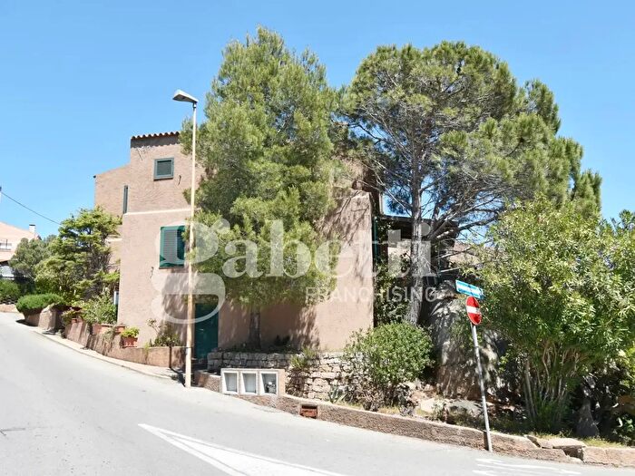Appartamento trilocale in vendita in Via Chiusedda, La Maddalena