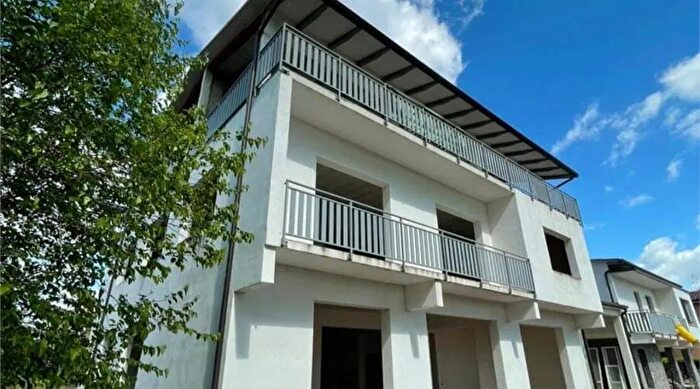 Casa con 10 locali in vendita in Soliera