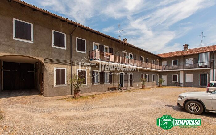 Casa con 5 locali in vendita in Vicolo Francesco Petrarca, Buscate