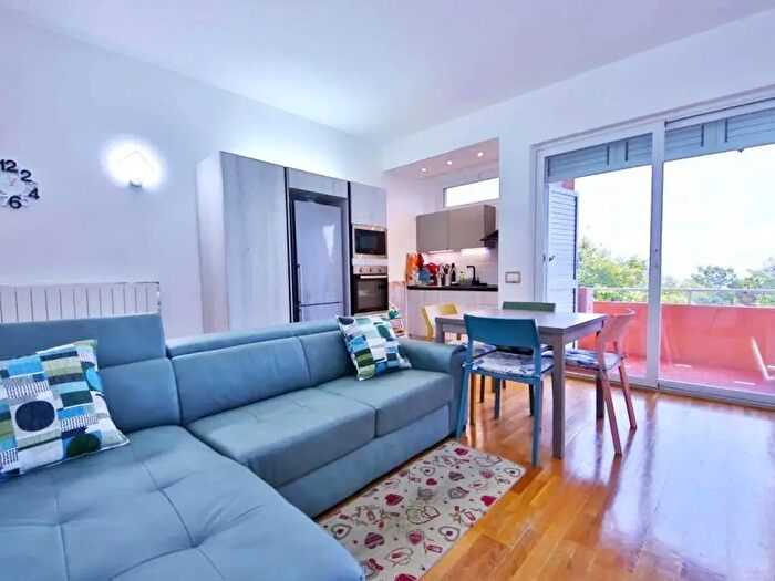 Appartamento trilocale in vendita in Via degli Oleandri, Varazze