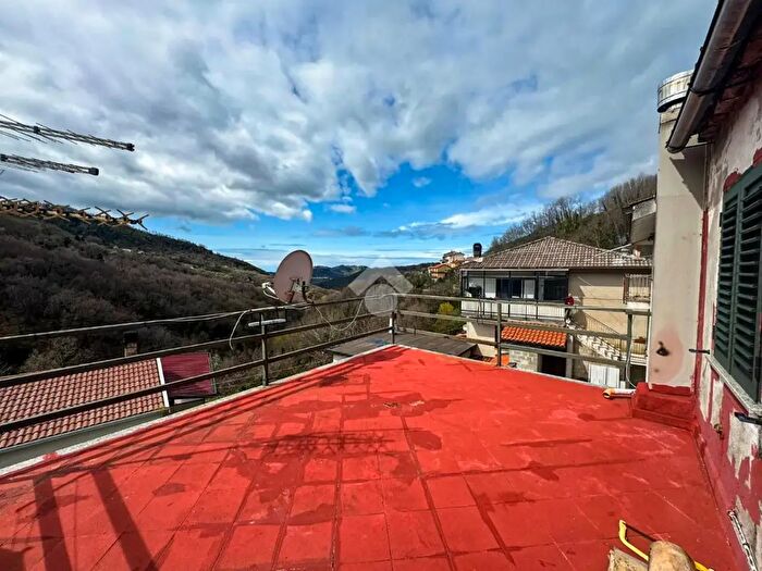 Casa con 5 locali in vendita in Via Lago, Lago