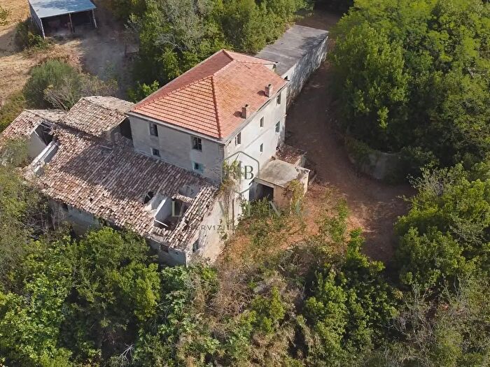 Casa con 10 locali in vendita in Contrada San Pietro Snc, Massignano